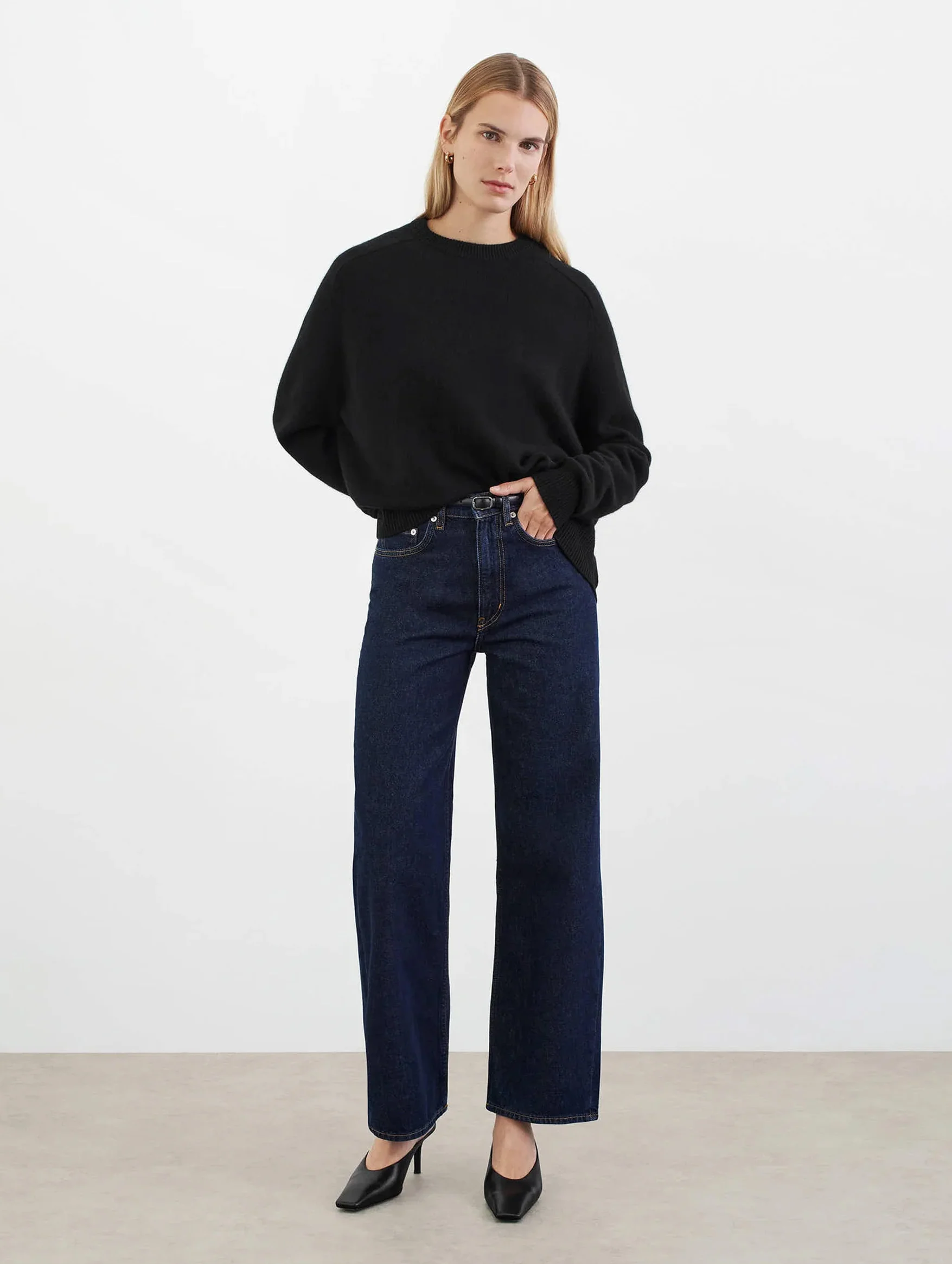 Boyfriend Cashmere Crewneck Sweater in Black - Image 3