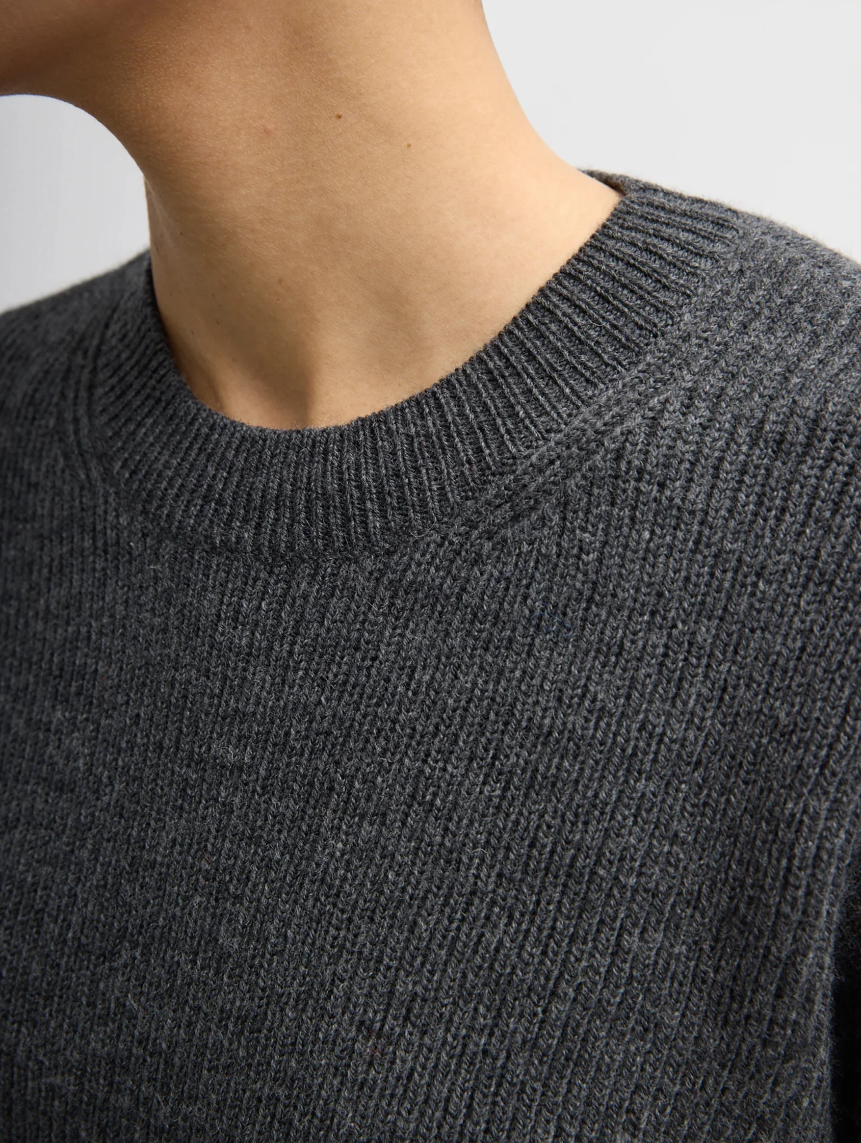 Cardigan Stitch Spilt Front Crewneck Easy Pullover in Heather Grey - Image 4