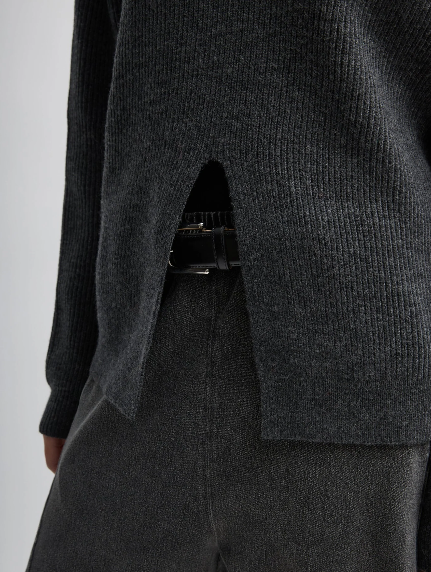 Cardigan Stitch Spilt Front Crewneck Easy Pullover in Heather Grey - Image 5