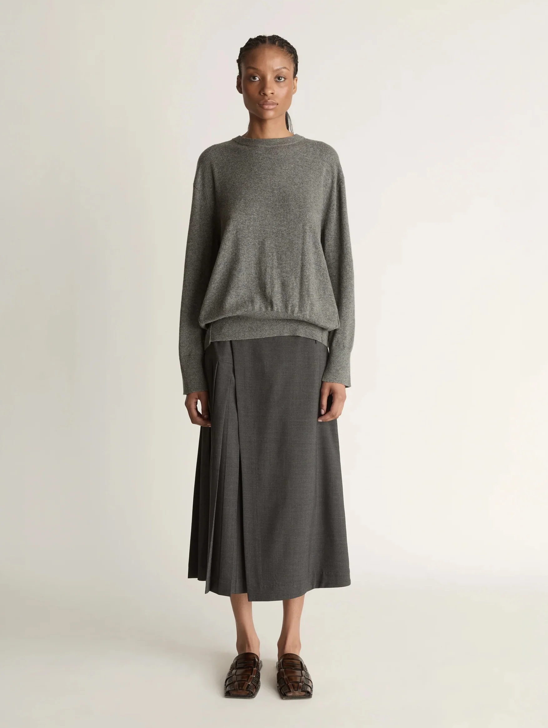 Cashmere Crewneck in Dark Grey