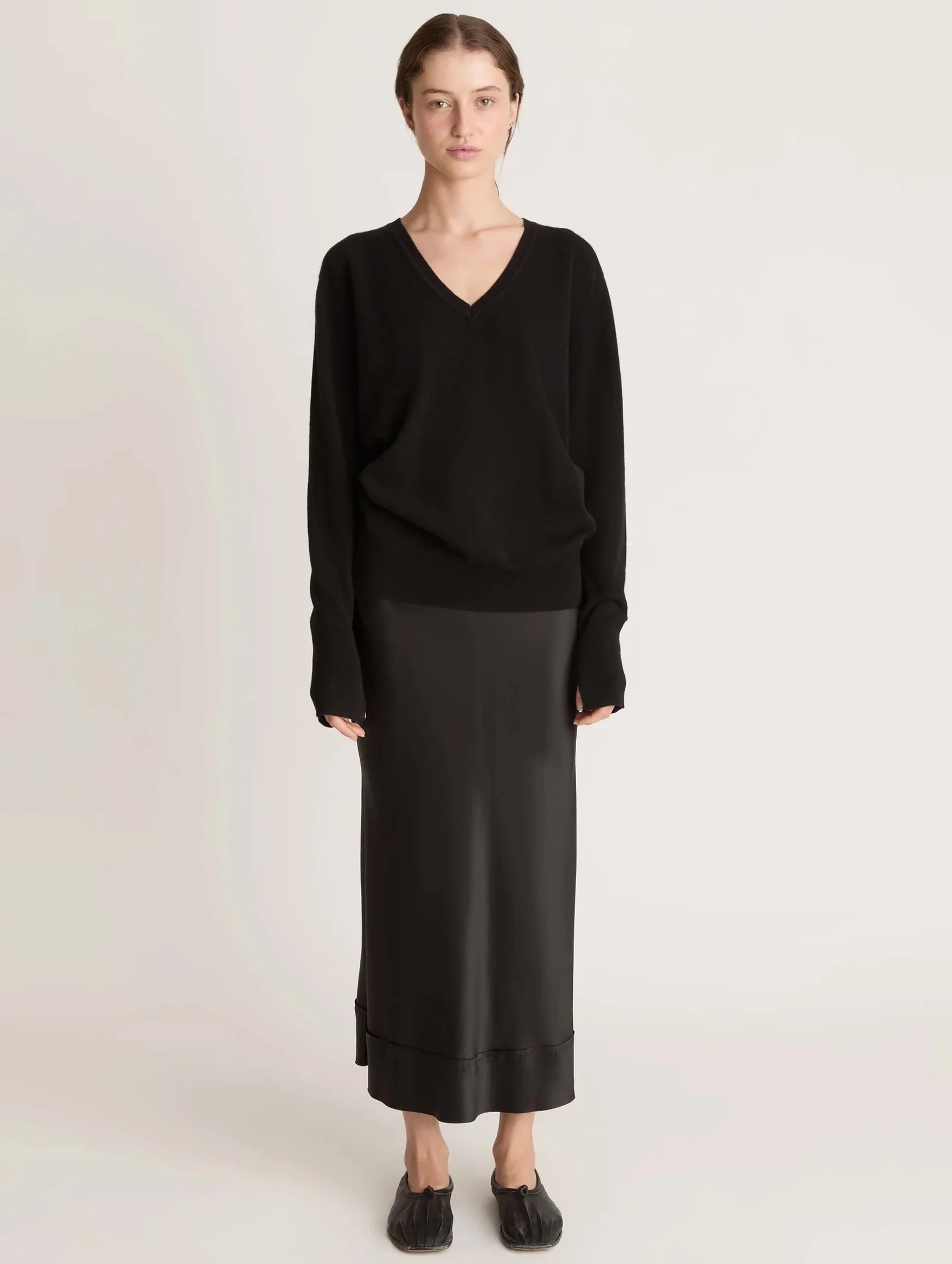 Cashmere V Neck Sweater in Black