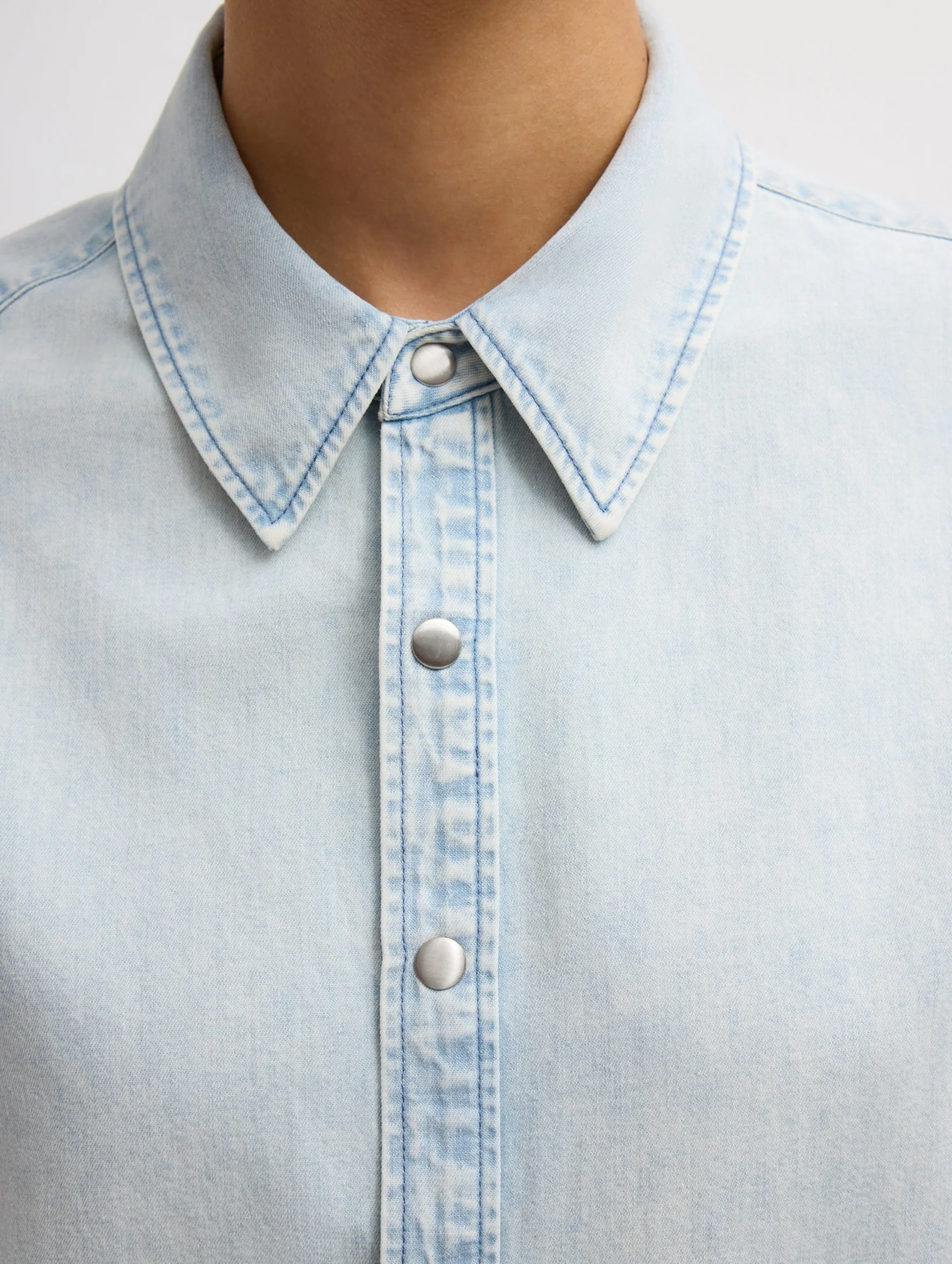 Charlie Men's Slim Denim Shirt in Bleached Denim - Image 4