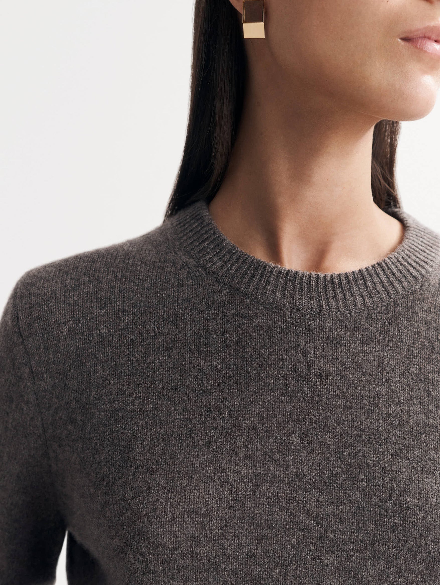Classic Cashmere Crewneck in Wood - Image 5