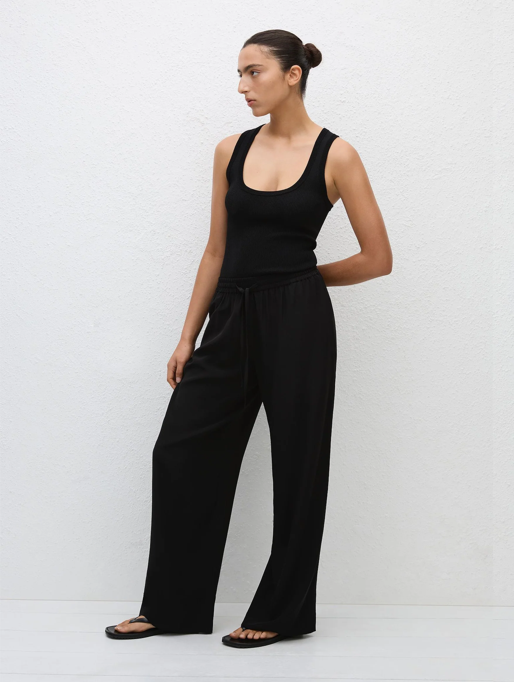 Drawstring Trouser in Black - Image 3