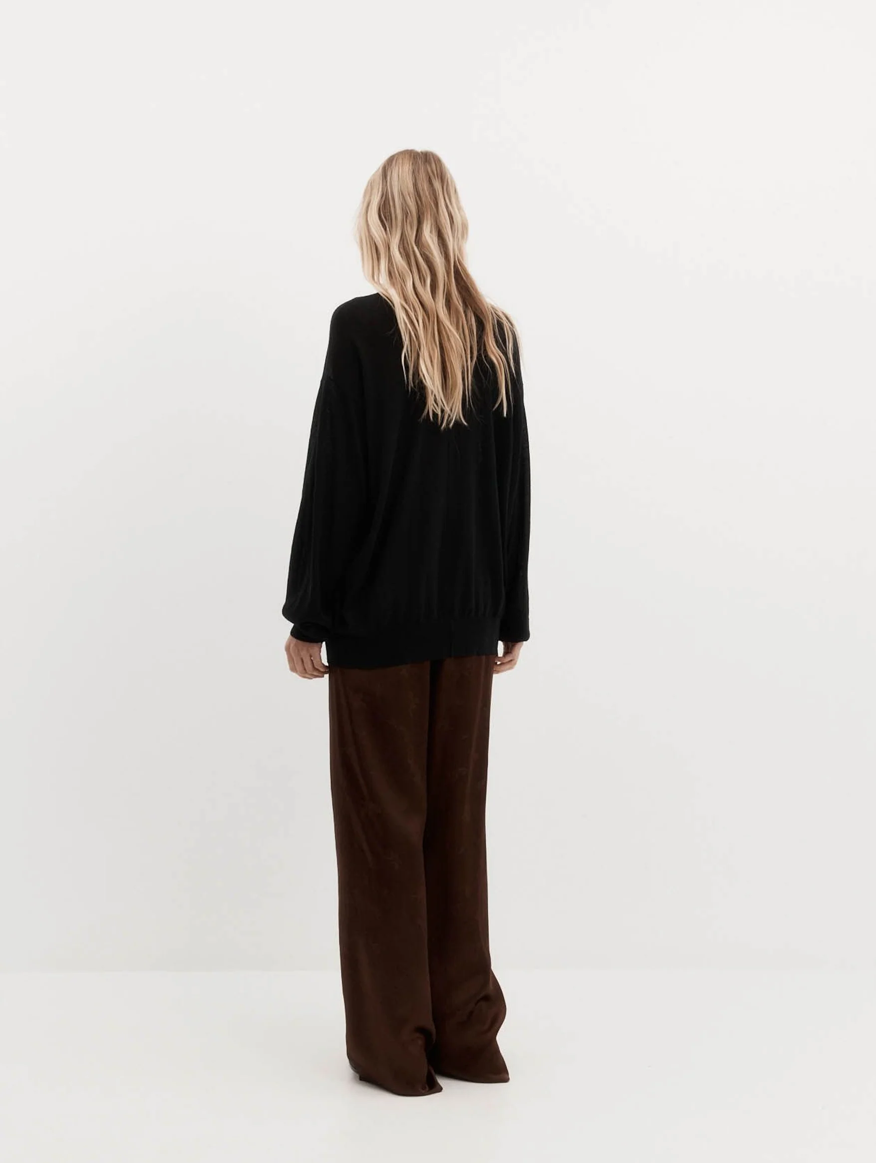 Long Sleeve Wool Silk Orwell Polo in Black - Image 4
