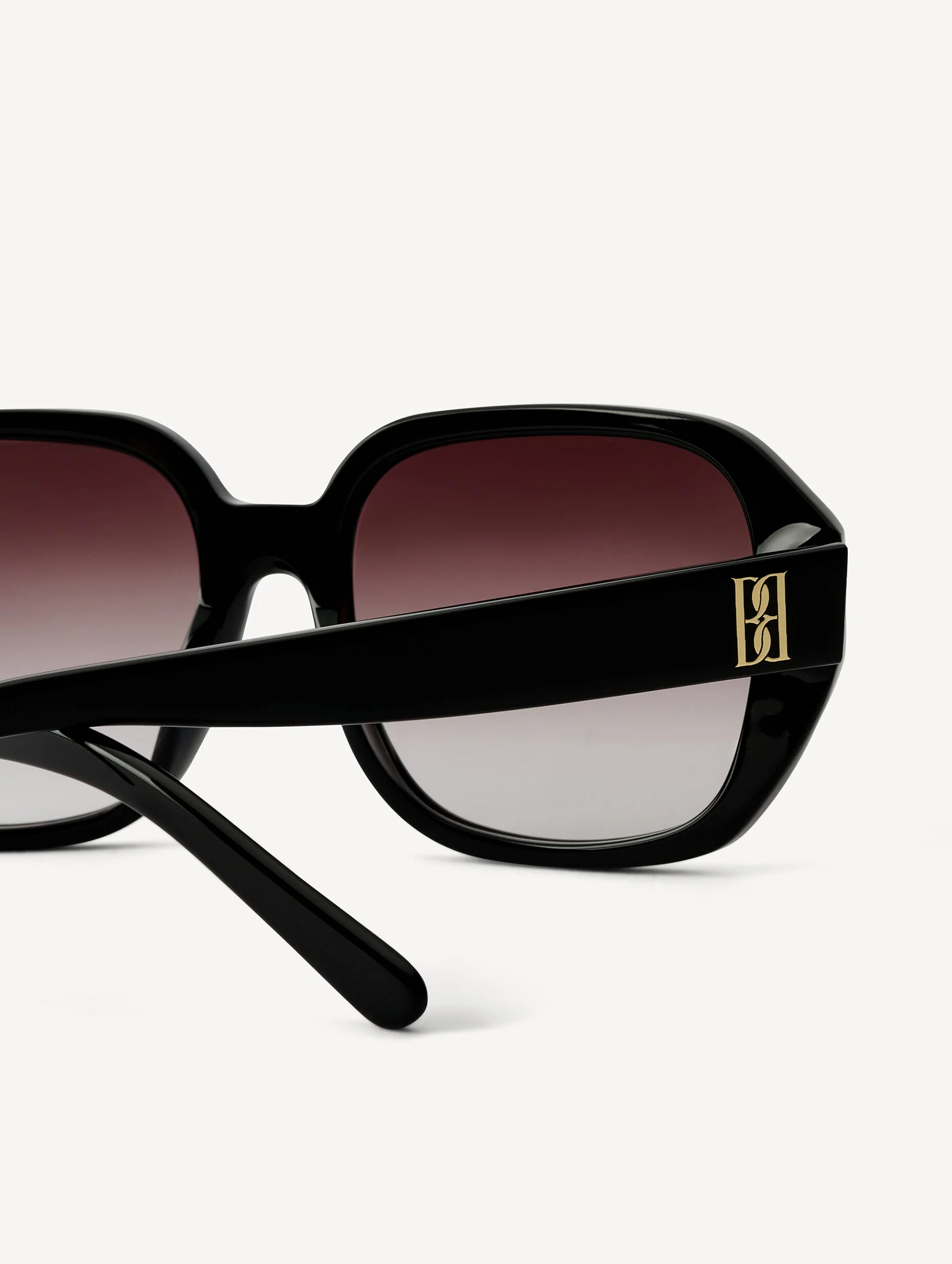 Milla Sunglasses in Black - Image 4