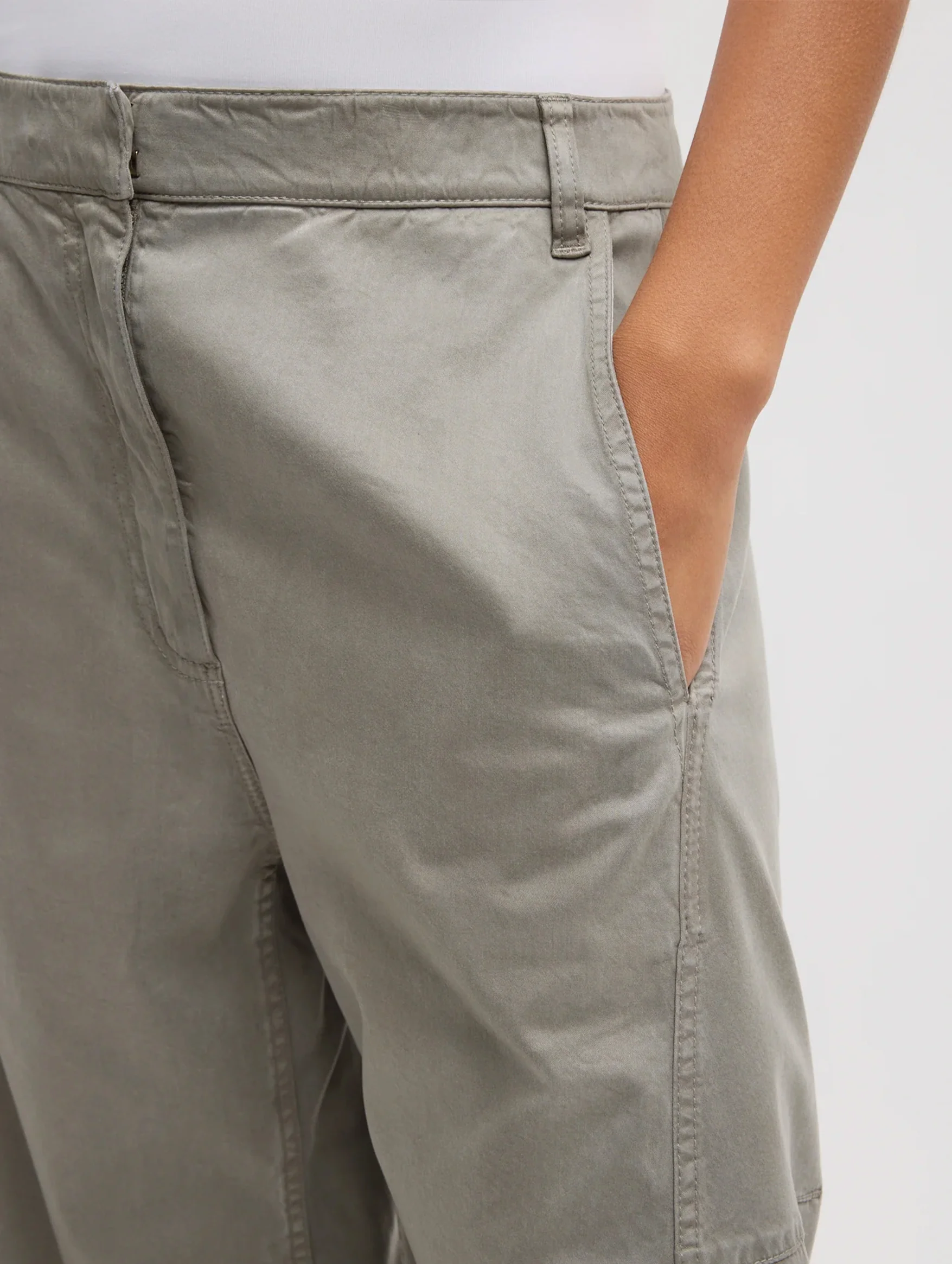 Reactive Garment Dyed Stretch Twill Sid Pant in Pewter (Regular) - Image 3