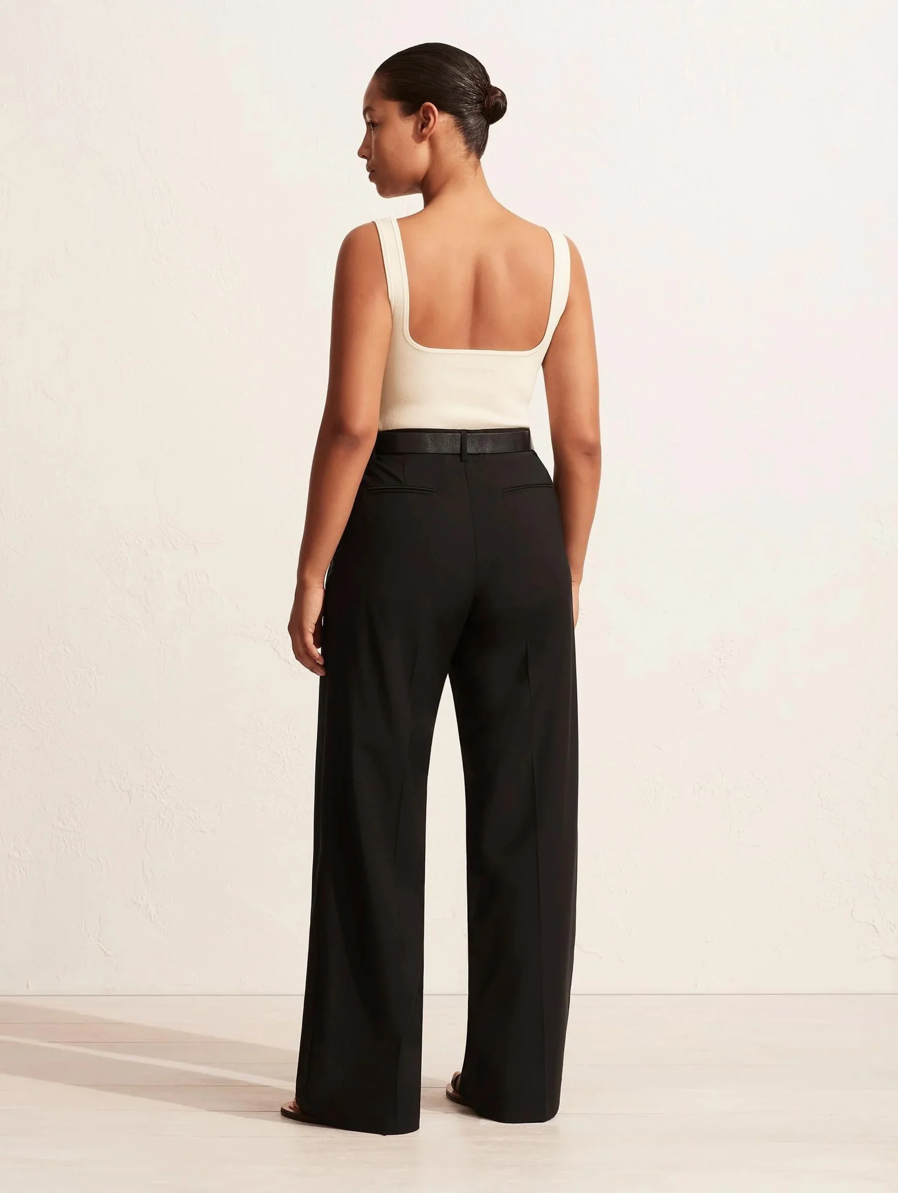 Relaxed Tailored Trouser in Black - Image 5