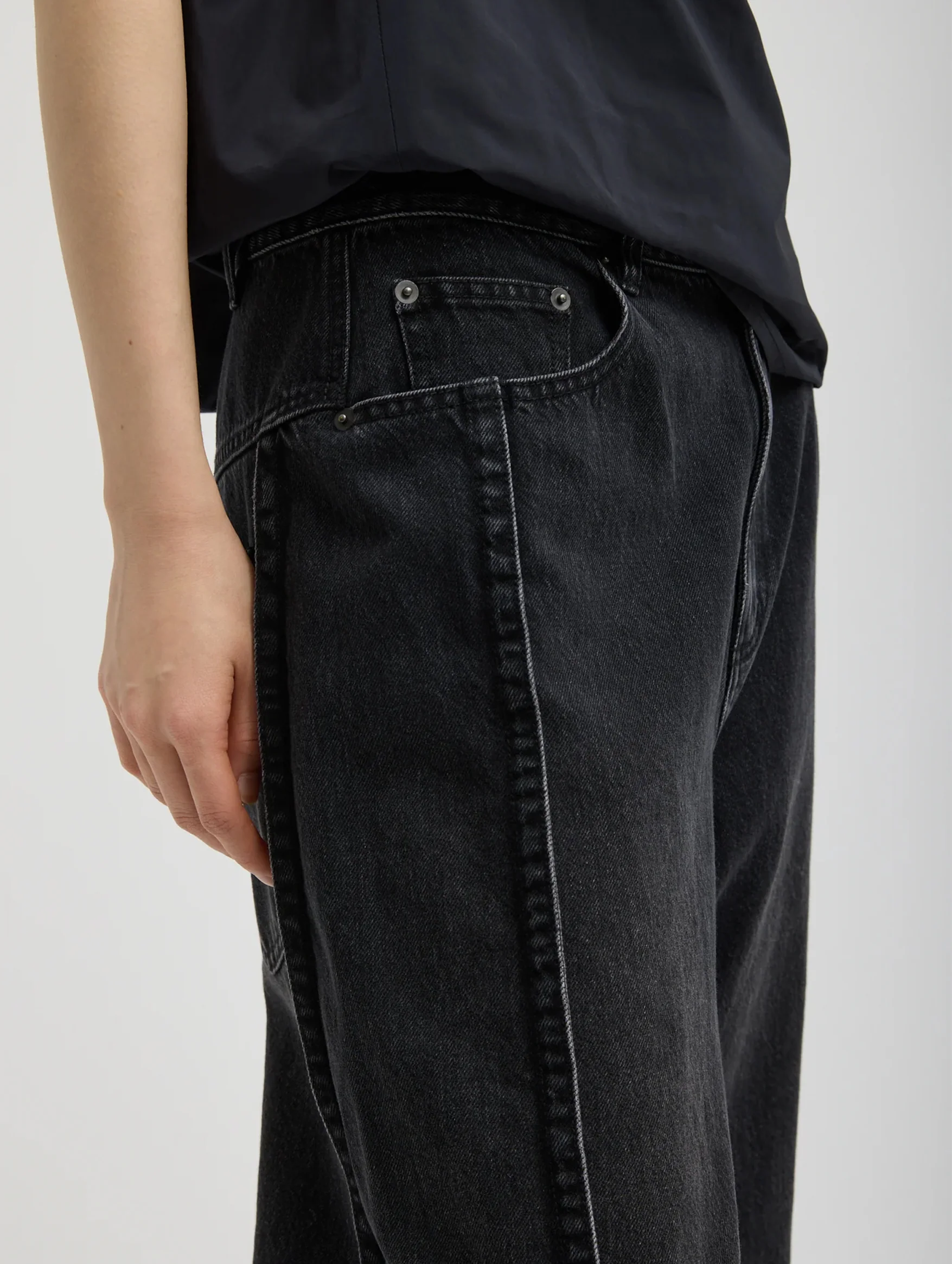 Short Tuck Jean in Vintage Black Denim - Image 4