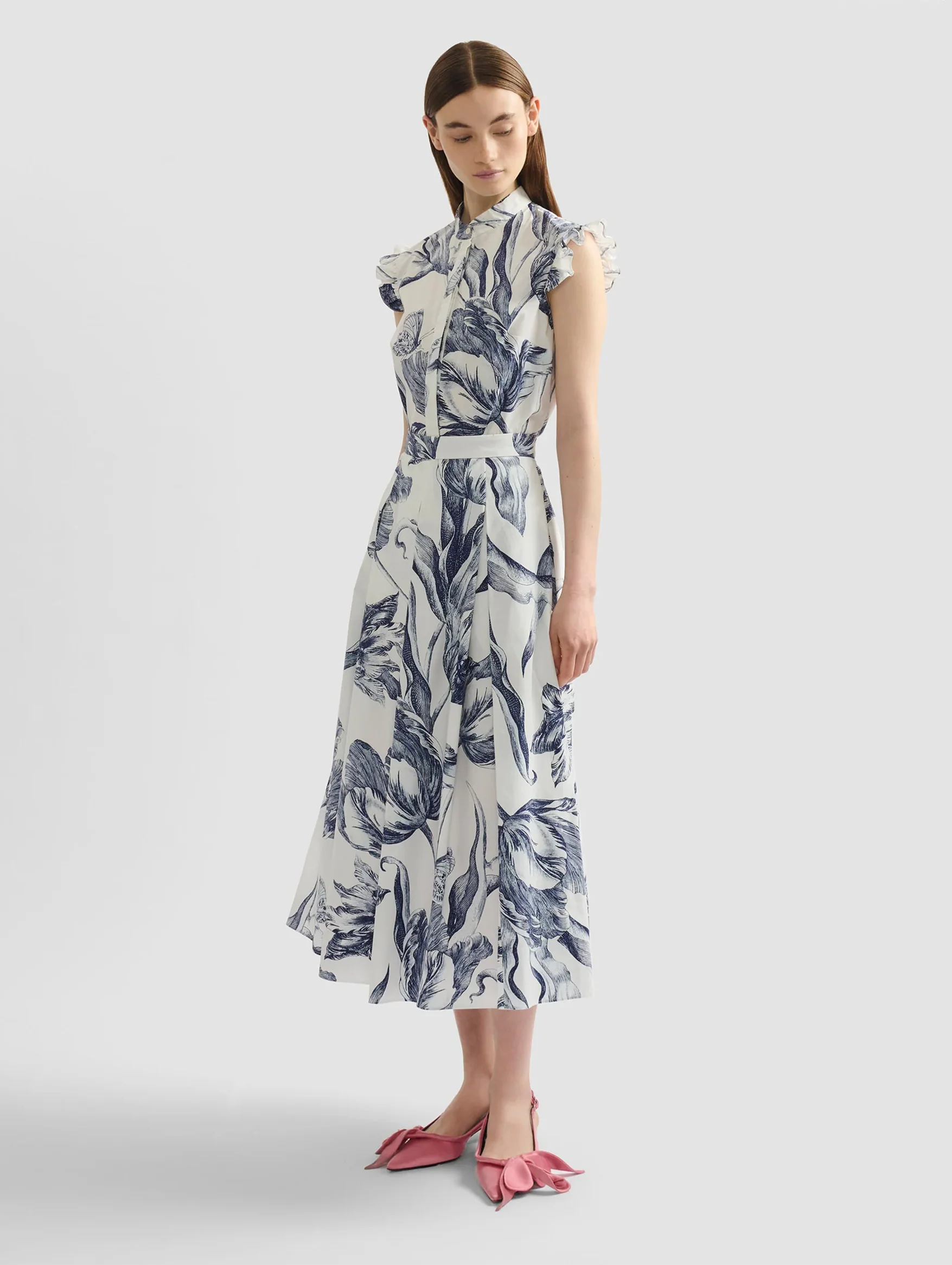 Sleeveless Top in Botanical Engraving Ivory - Image 3