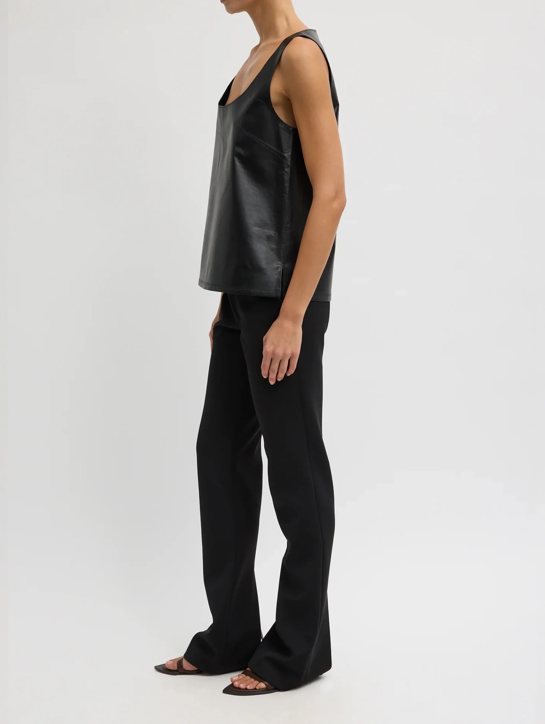Spring Bonded Twill Elfie Short Trouser in Black - Image 5
