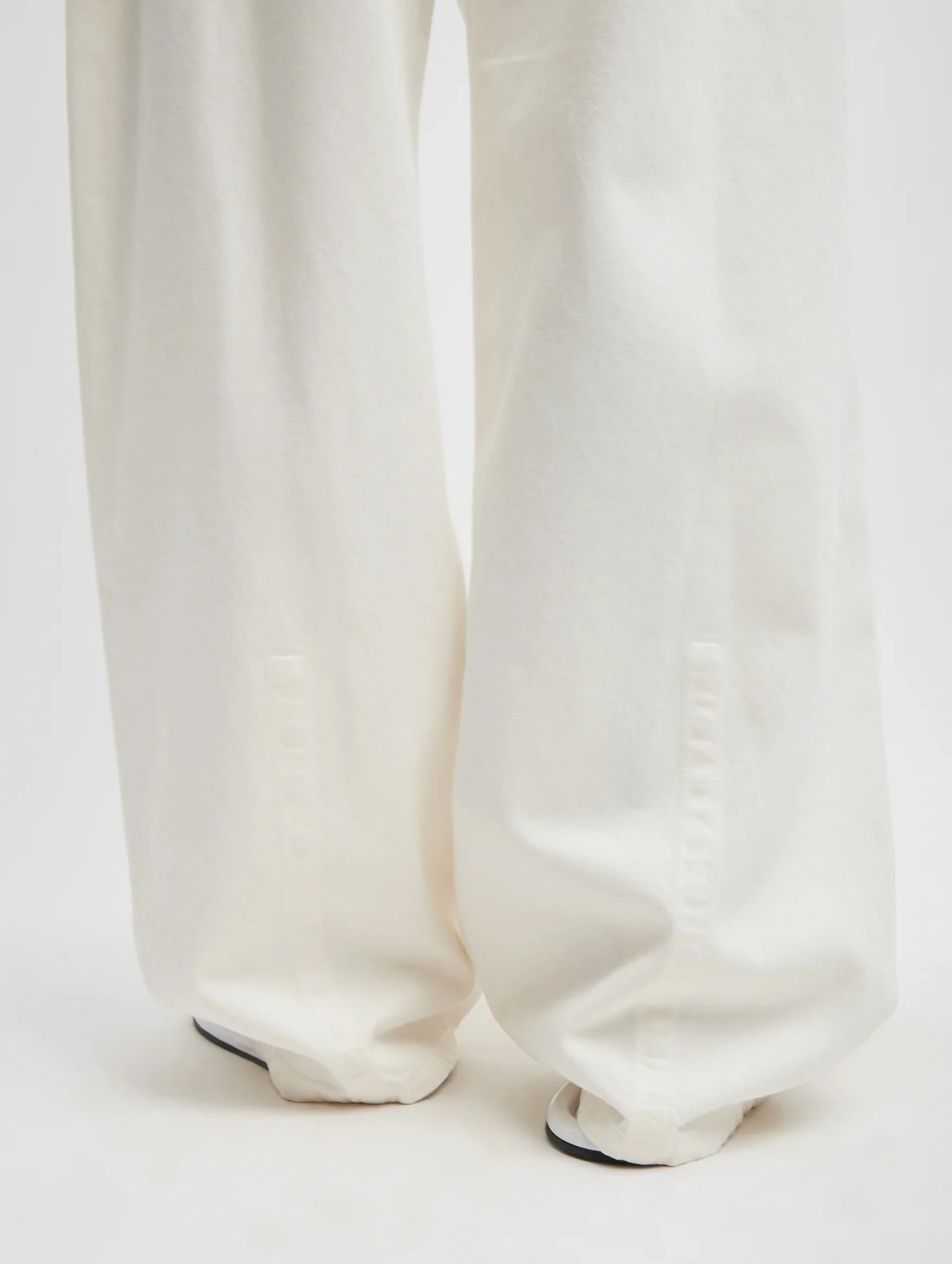 Spring Denim Short Sid Jean in White - Image 4