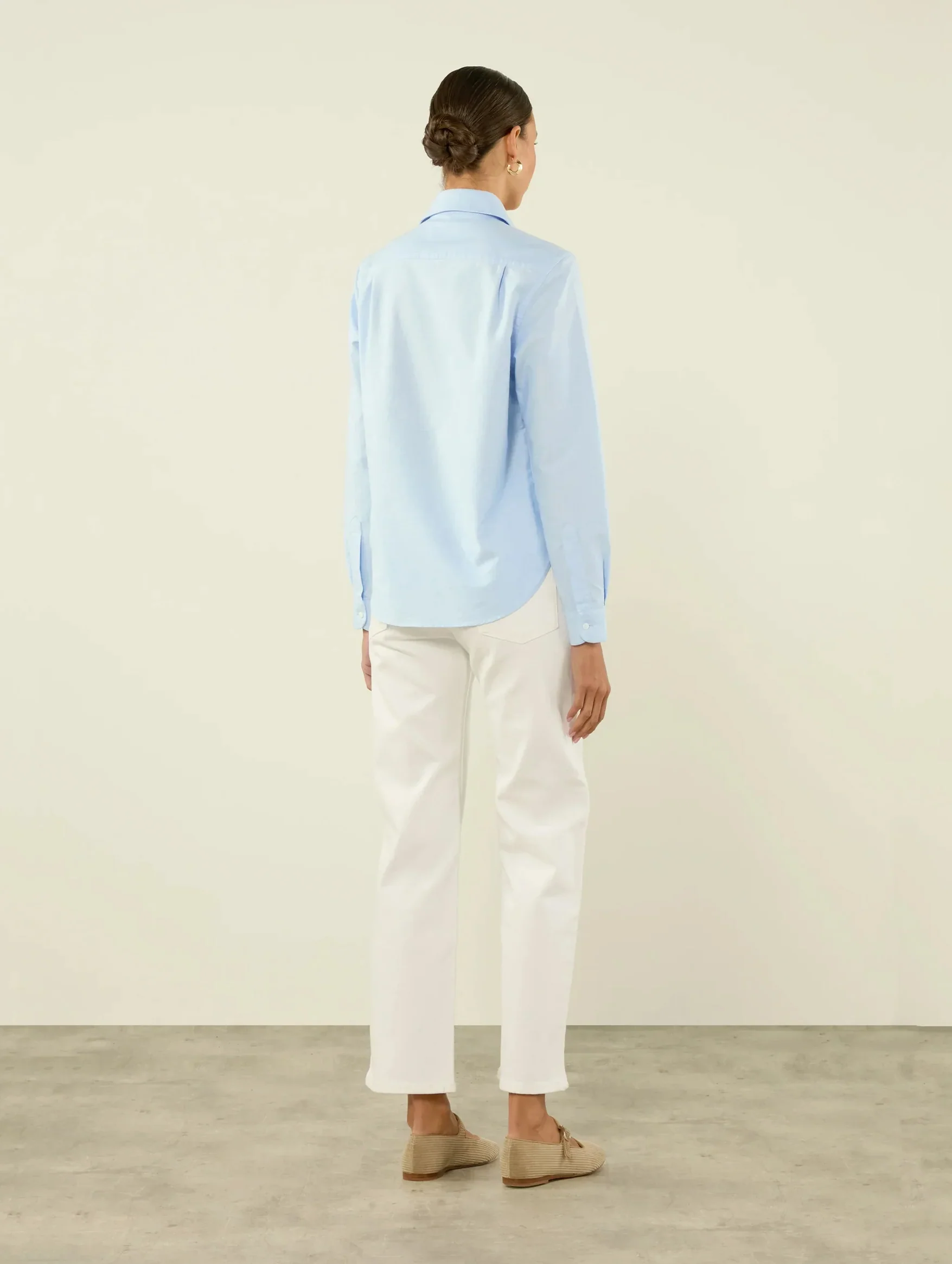 The Classic Oxford Shirt in Celeste Blue - Image 5