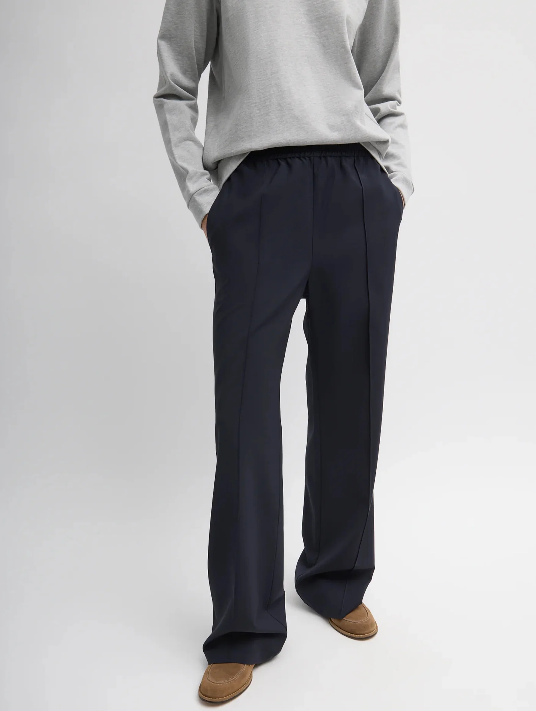 Tropical Wool Short Scottie Jogger in Navy - Image 4