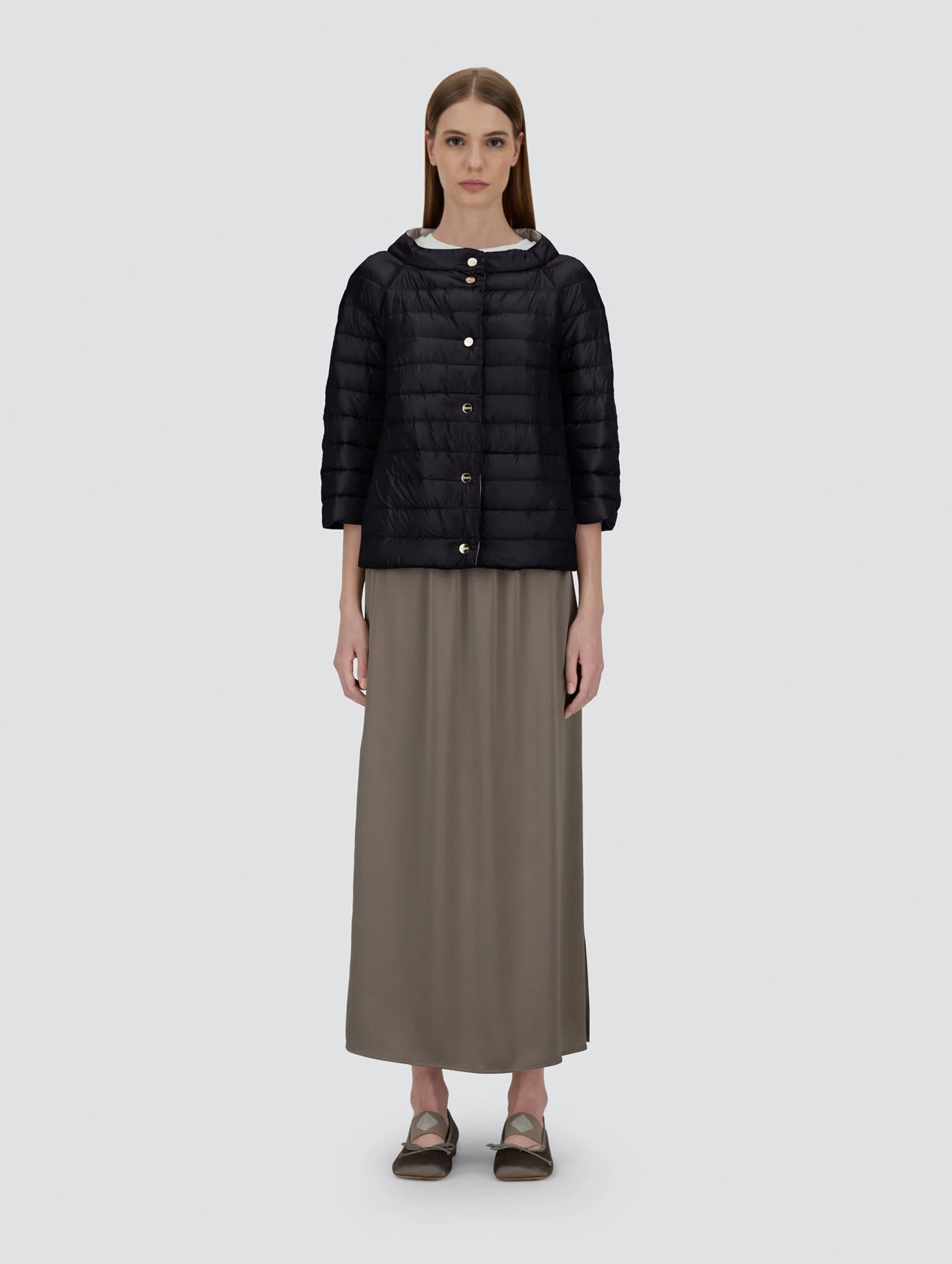 Ultralight Nylon Reversible Cape in Black/Grey - Image 3